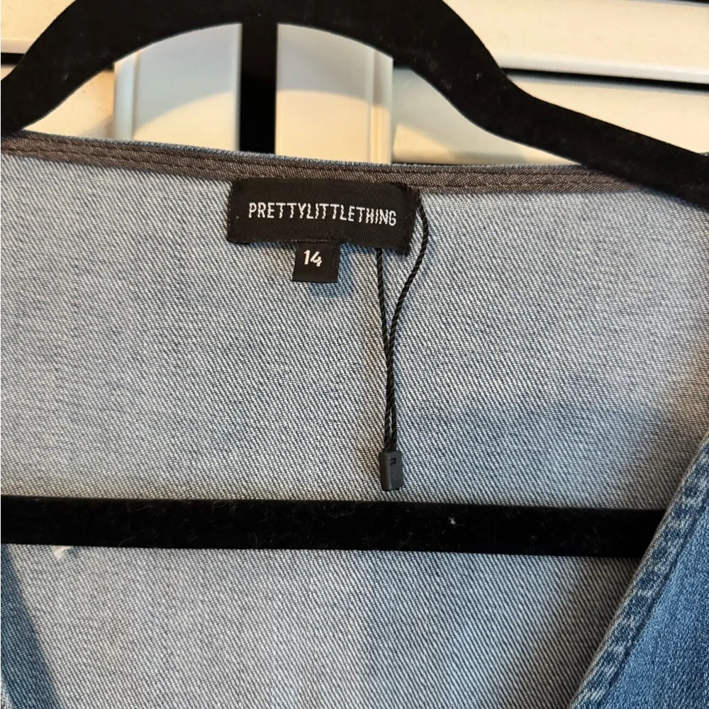 PrettyLittleThing Light Blue Denim Top - Picture 5 of 8